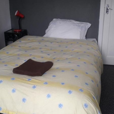 Sports City Guest House Манчестер Екстер'єр фото